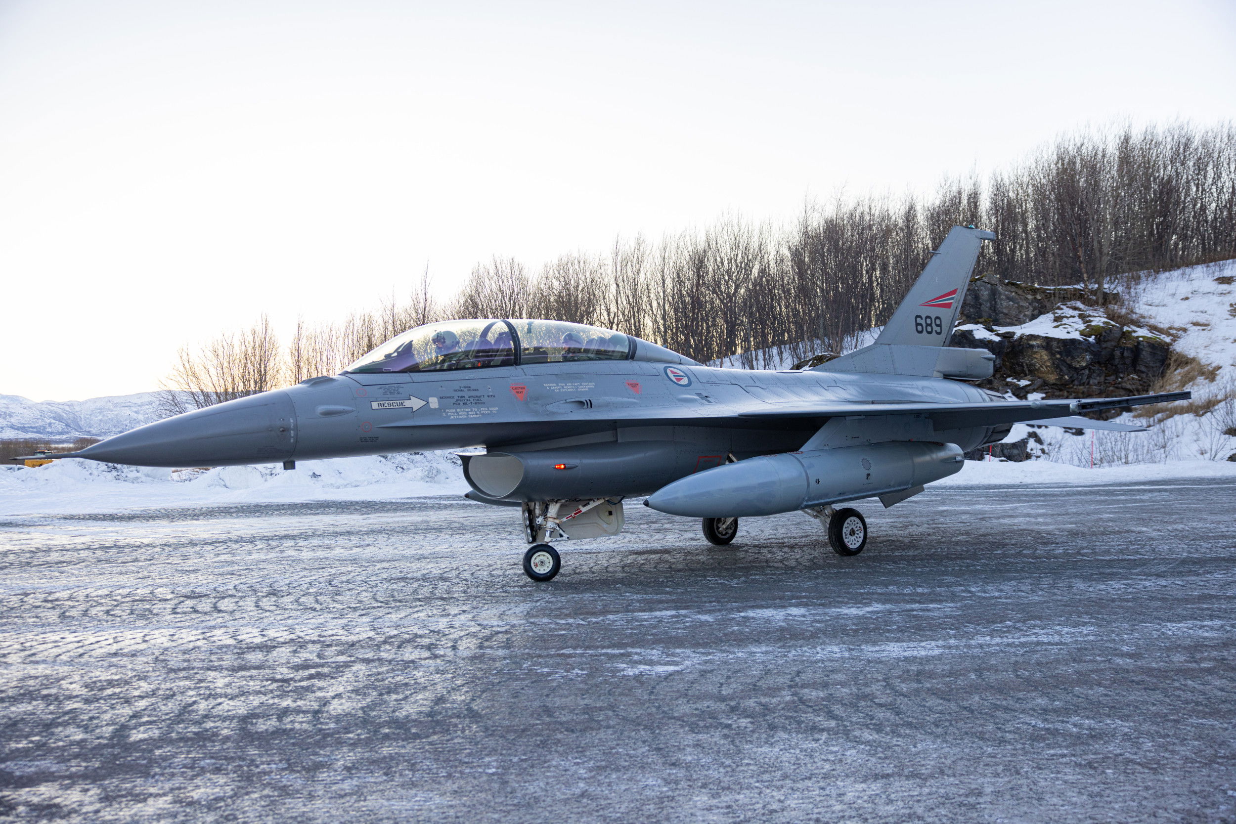 Ukrainian pilots begin F-16 training in Denmark as Norwegian 'Vipers' arrive