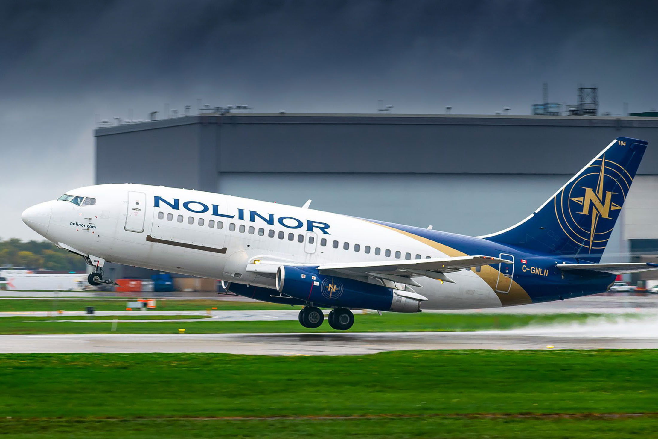 Canadian Classic Boeing 737 comeback