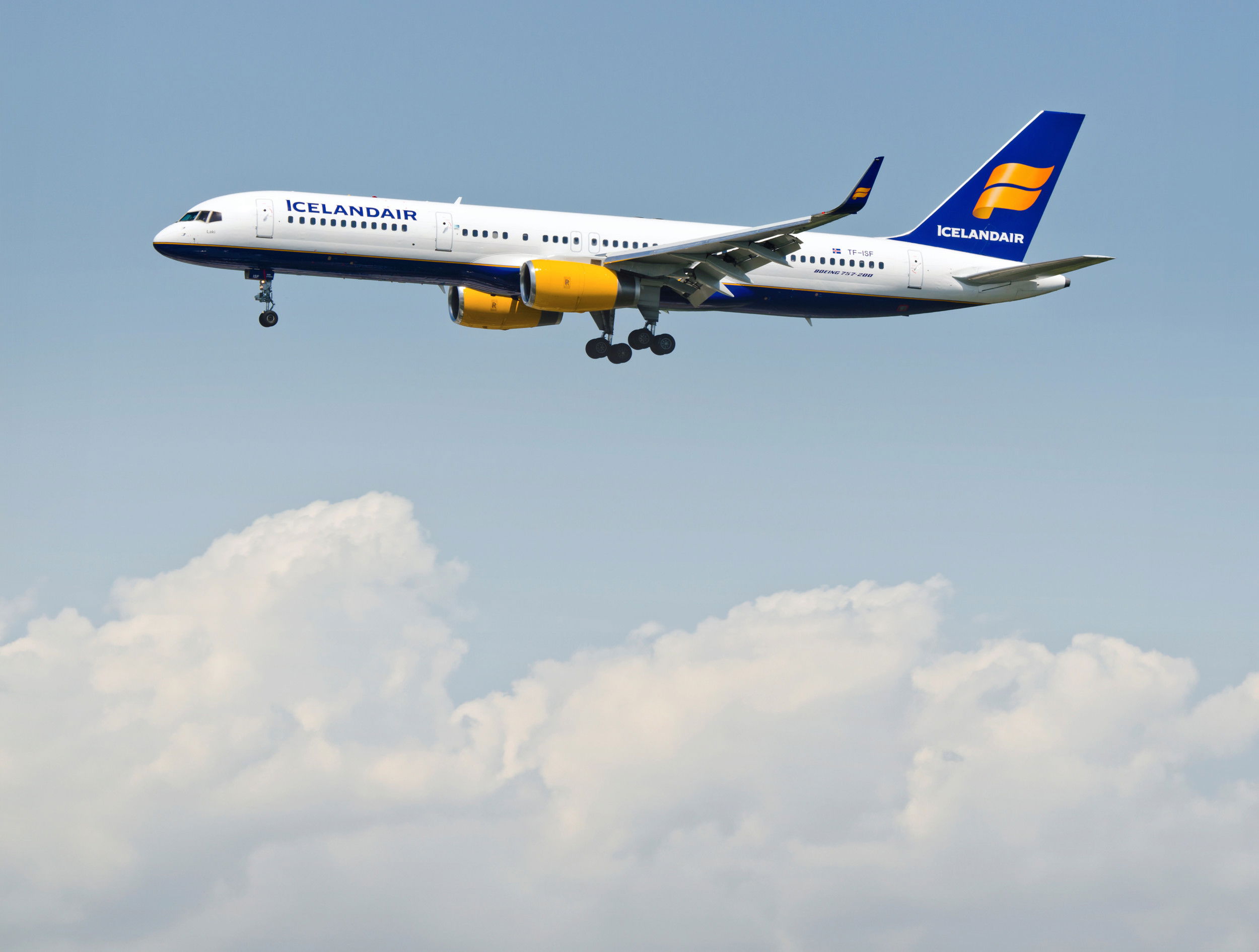 How a fuel emergency forced a 757 to land on closed runway