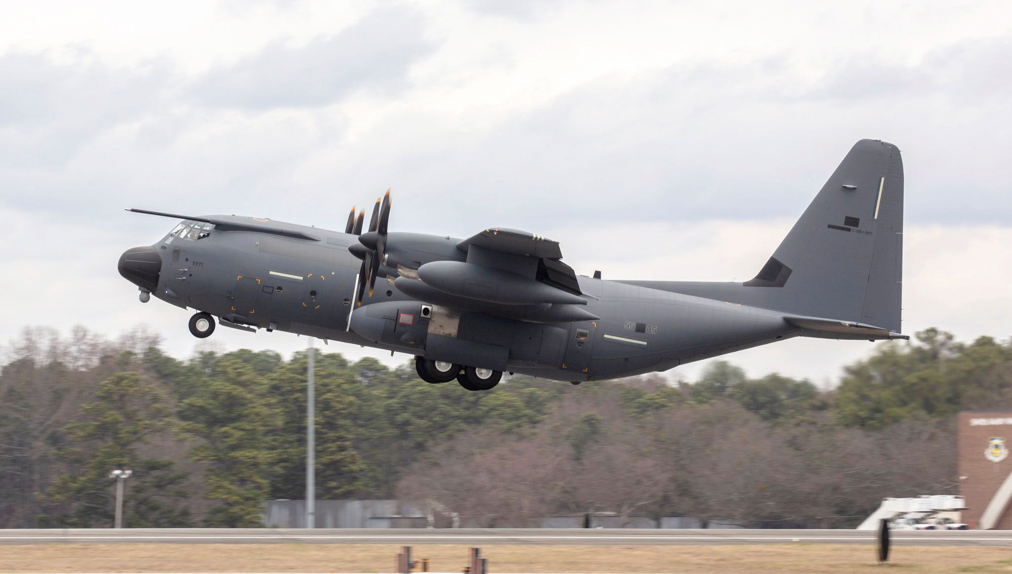 First German KC-130J heads to Évreux