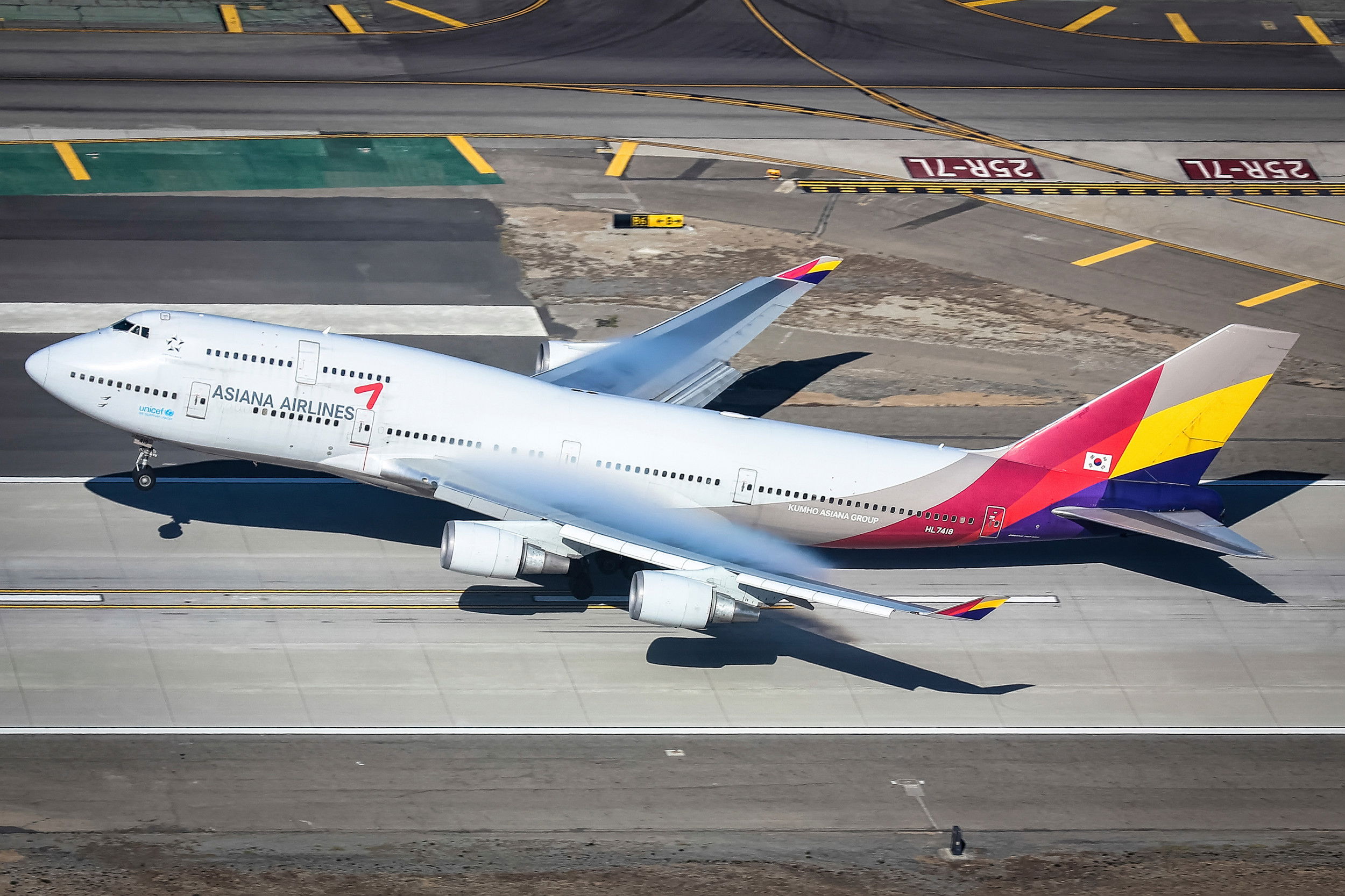 Asiana bids farewell to passenger Boeing 747s