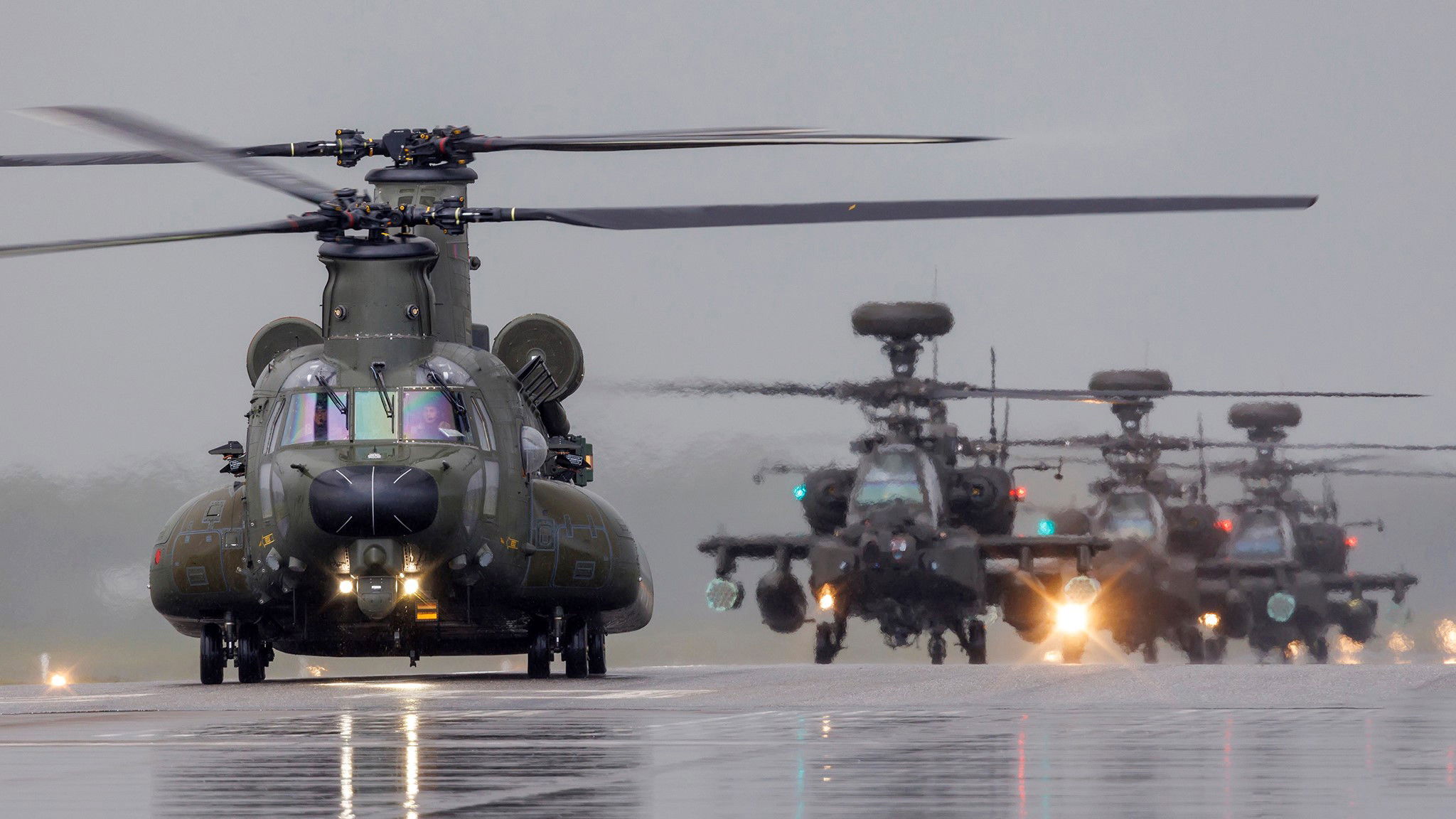 Mass formation of UK helicopters deploy for Steadfast Defender