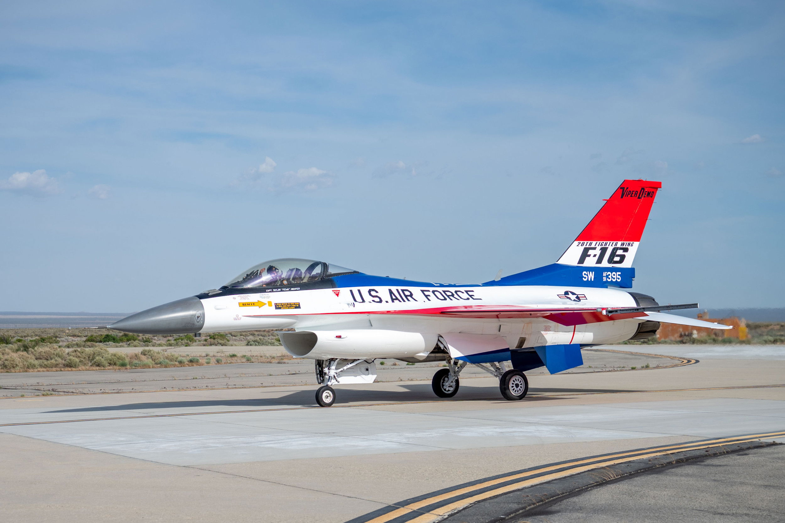Viper Demo Team marks 50 years of the F-16 with retro scheme
