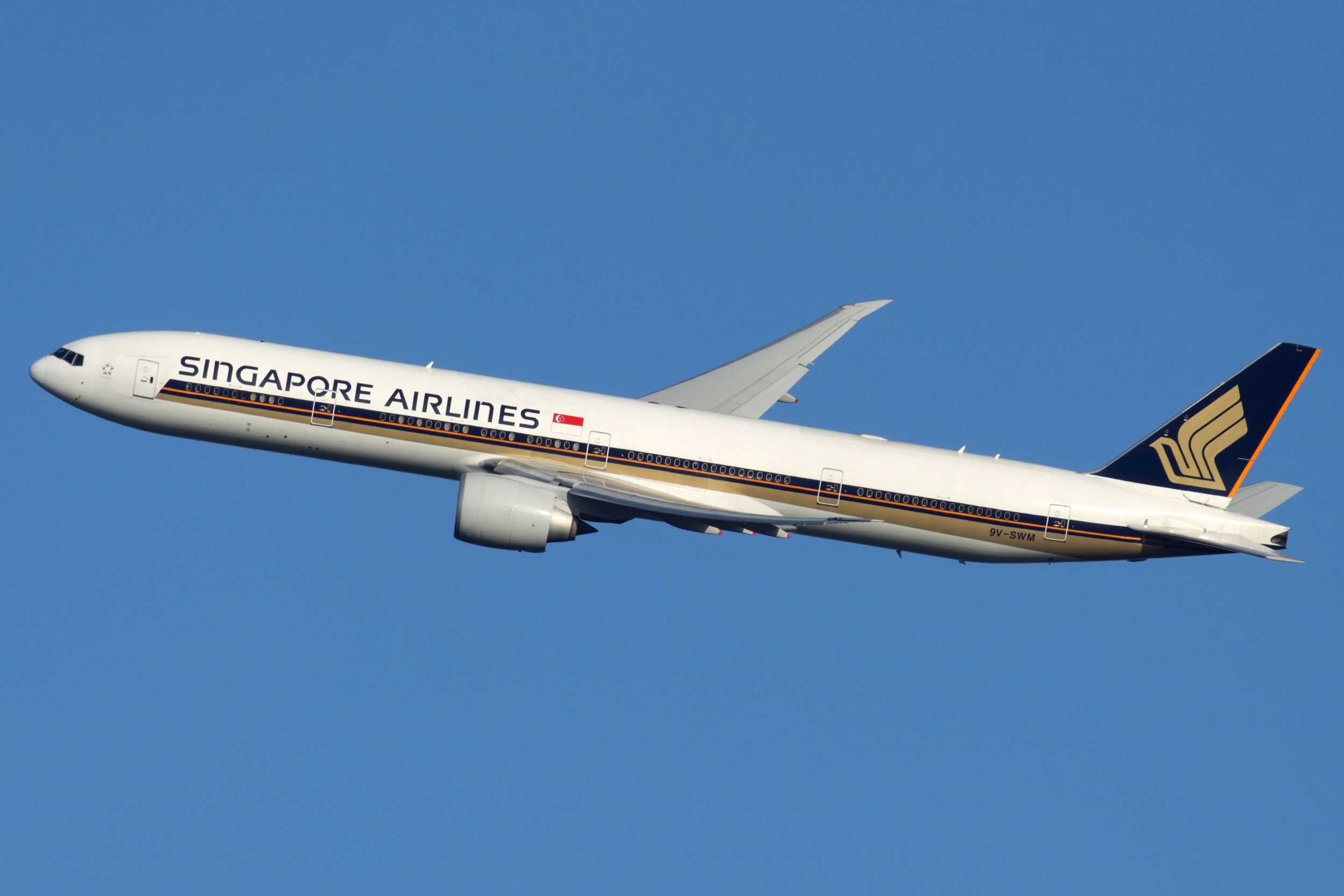 Severe turbulence strikes Singapore Airlines Boeing 777
