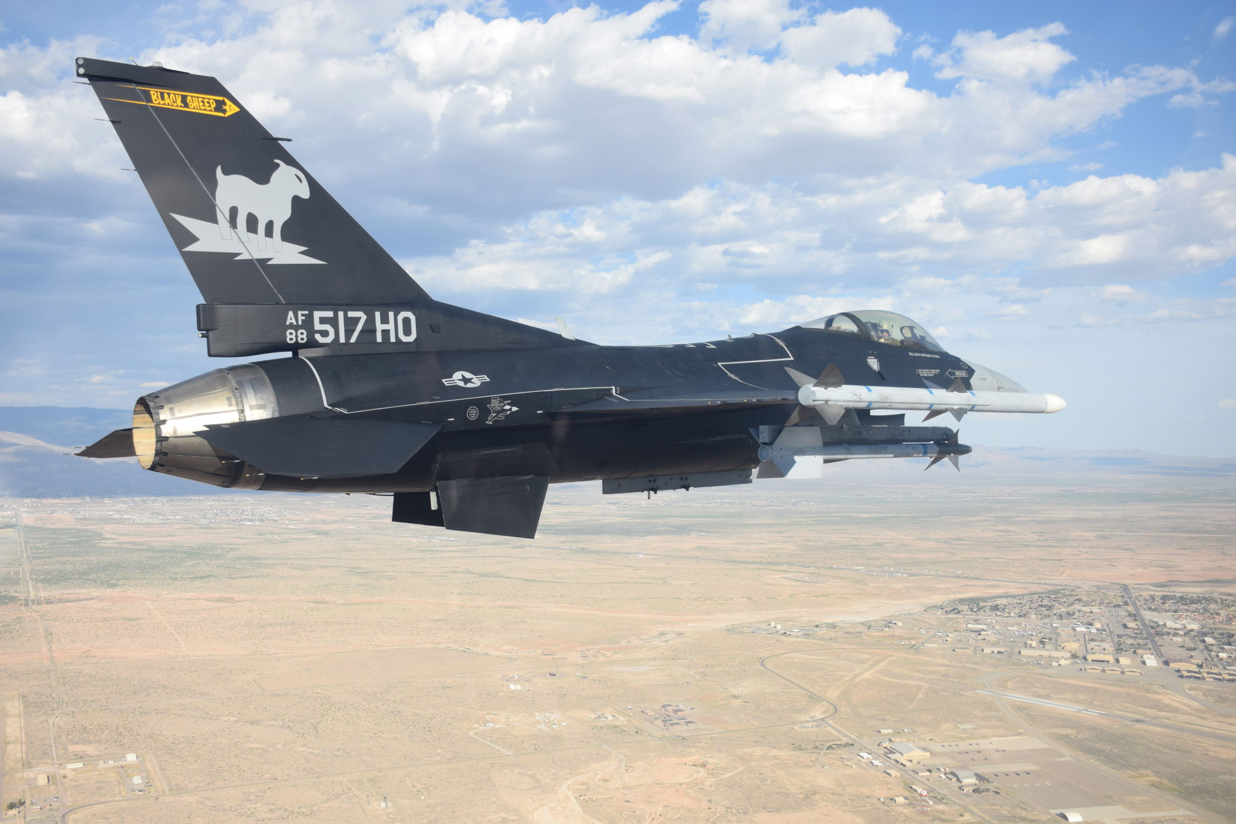 Special F-16 scheme honours F-117 Nighthawk