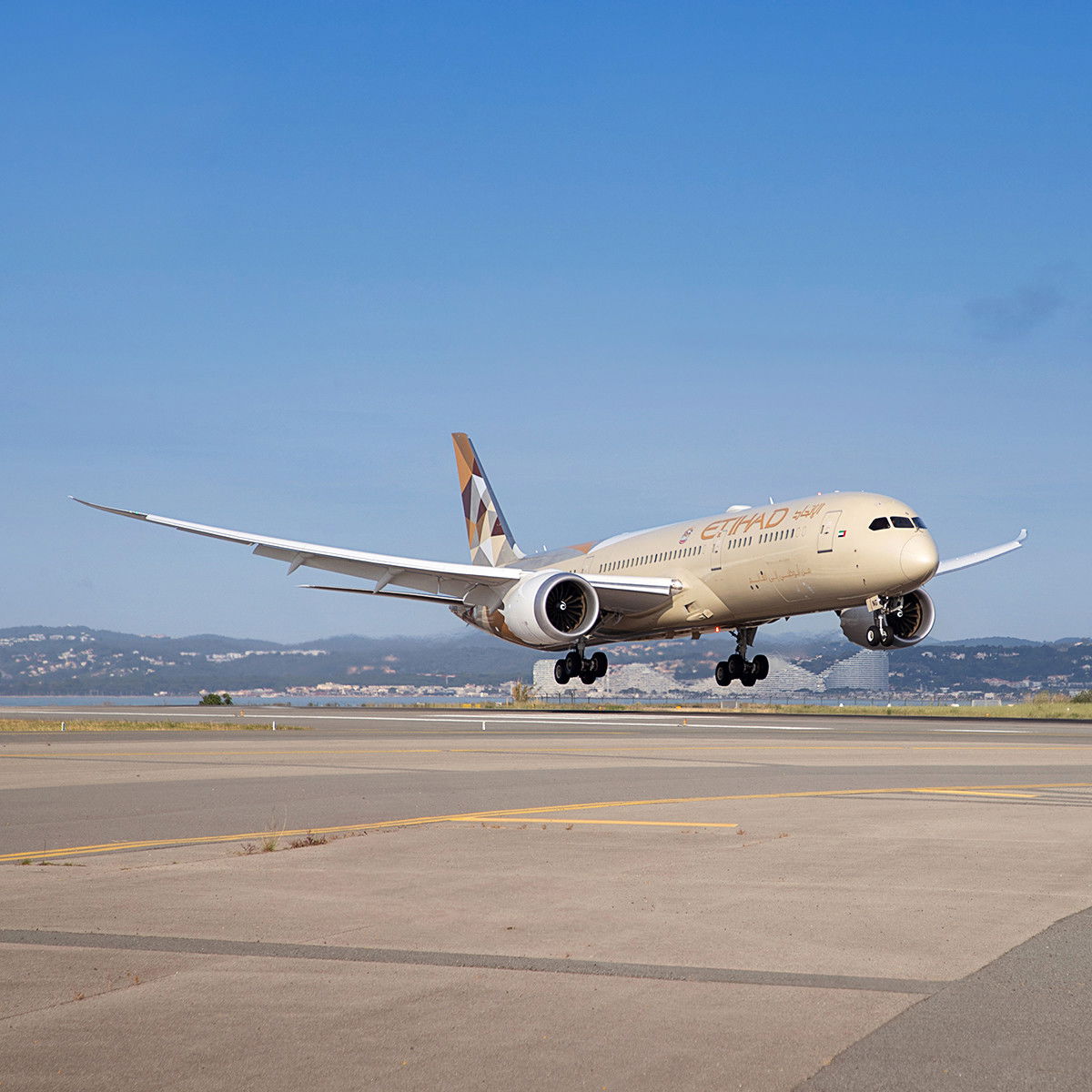 Etihad expands network