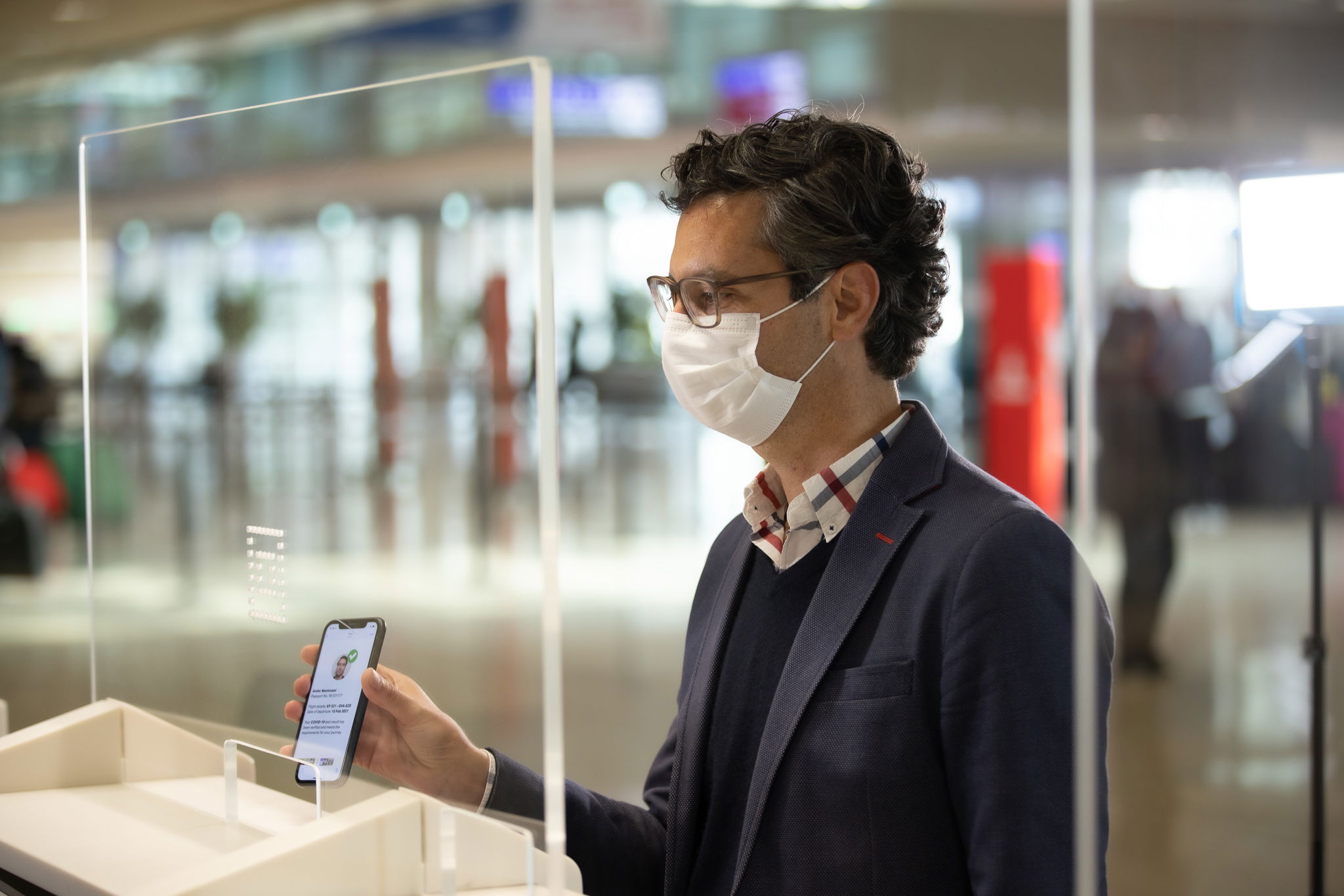 Establecer procesos de viaje digitales o arriesgarse al caos aeroportuario, advierte la IATA