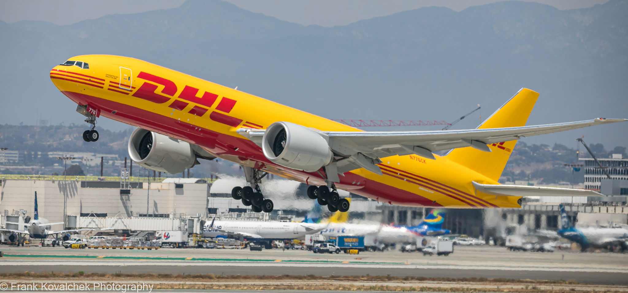 DHL aumenta sus compromisos con el Boeing 777F