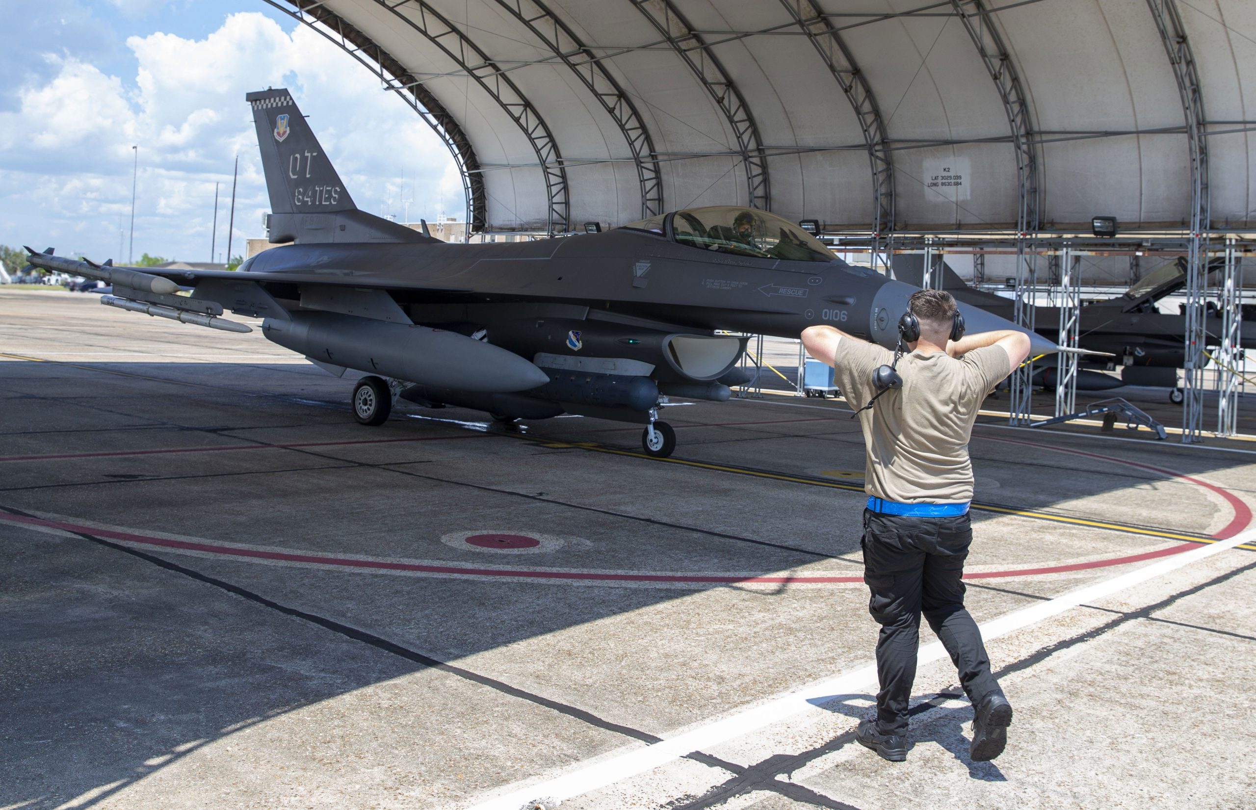 La USAF prueba la capacidad de actualizar el software del F-16C en vuelo