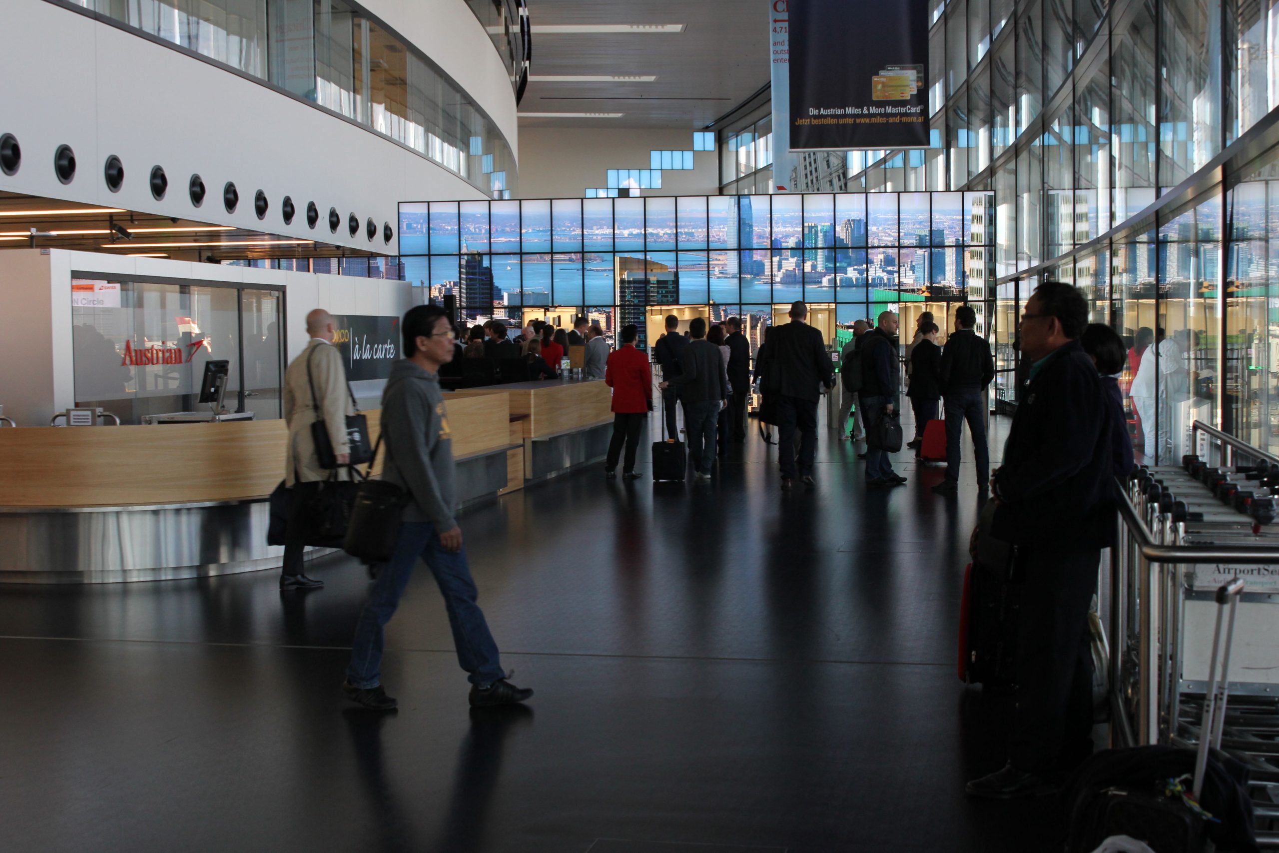 Vienna Airport passenger decline continues