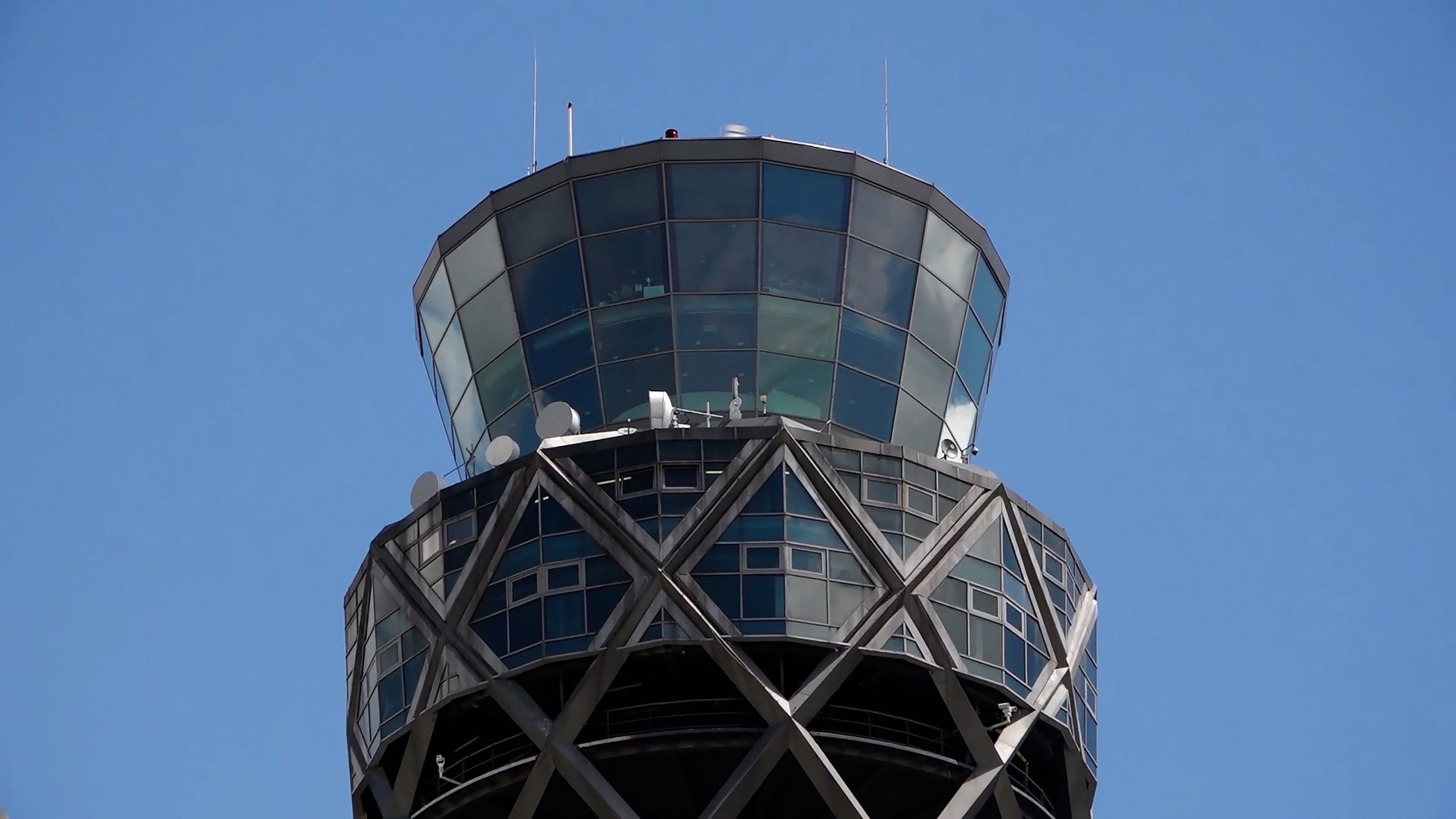 Colombian airports rely on Rohde & Schwarz ATC communications