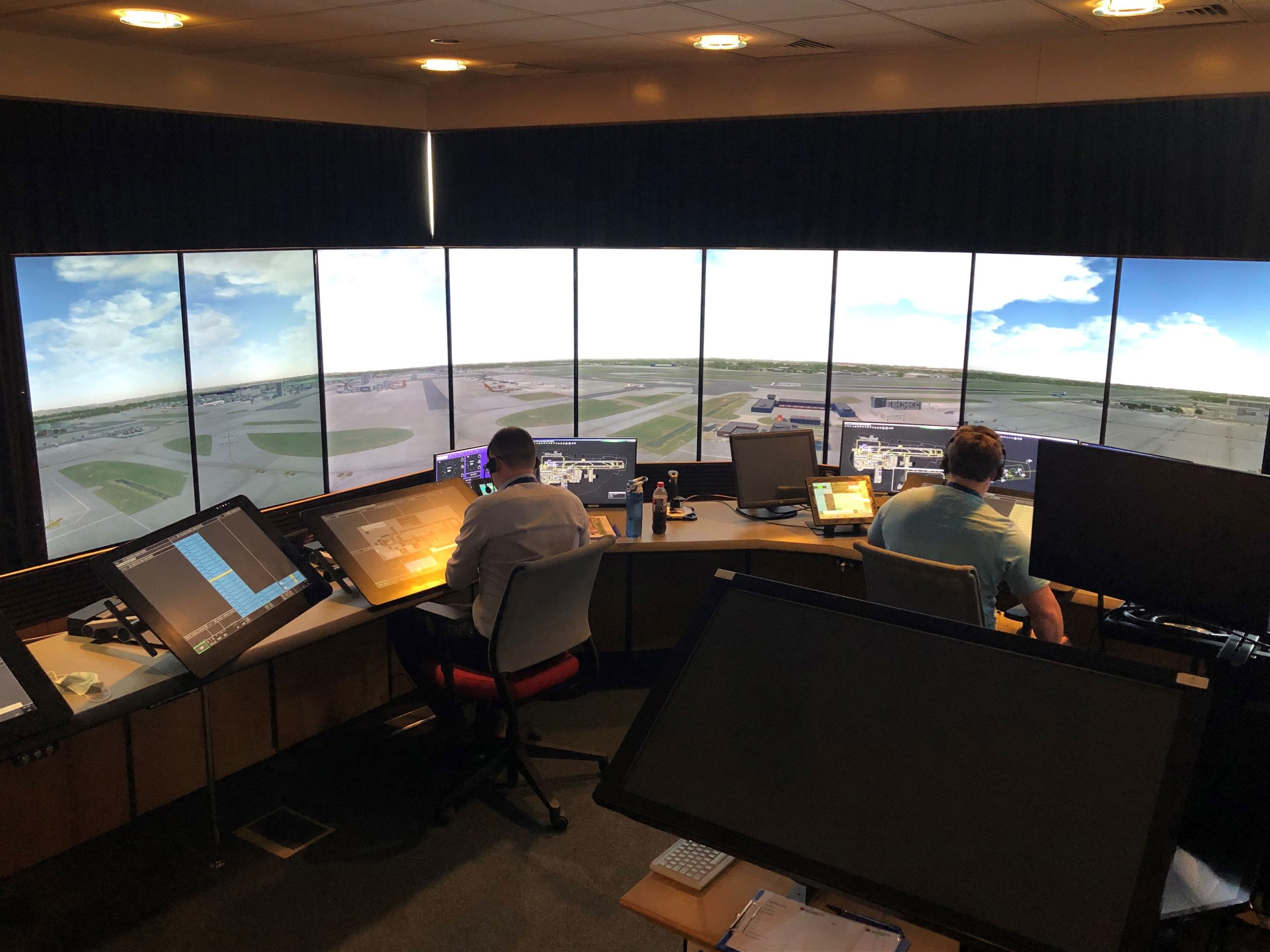 ANSL lanza la primera formación de unidades ATC en el Reino Unido con simulador