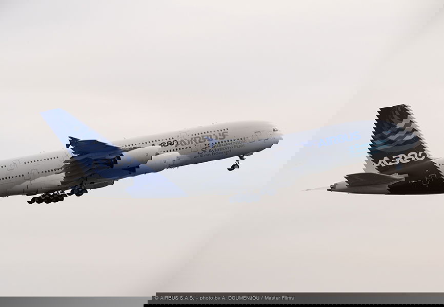 Airbus uses prototype A380 in 100% engine SAF flights