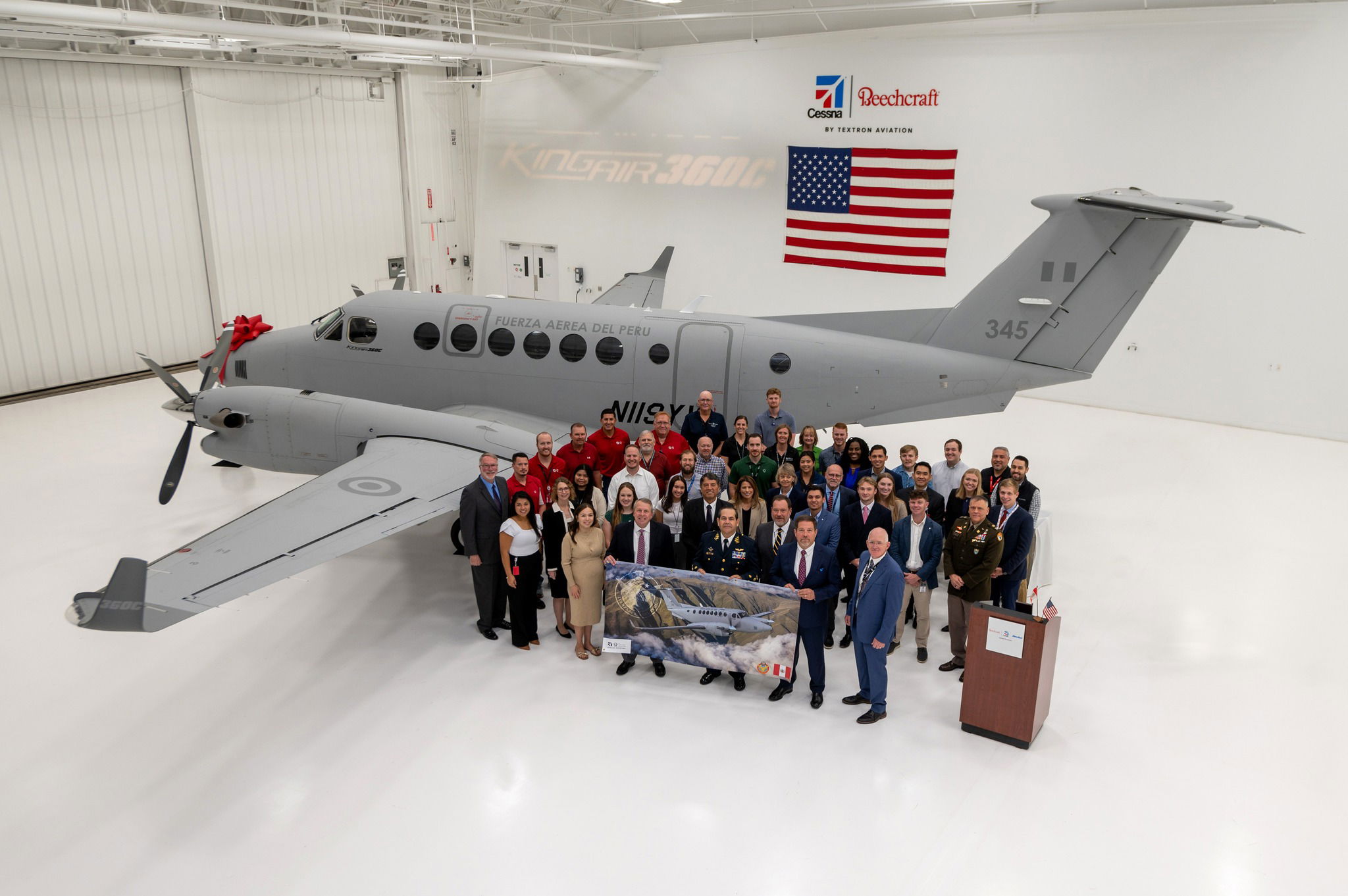 Textron entrega el primer King Air 360 con capacidad MEDEVAC de las Fuerzas Aéreas peruanas