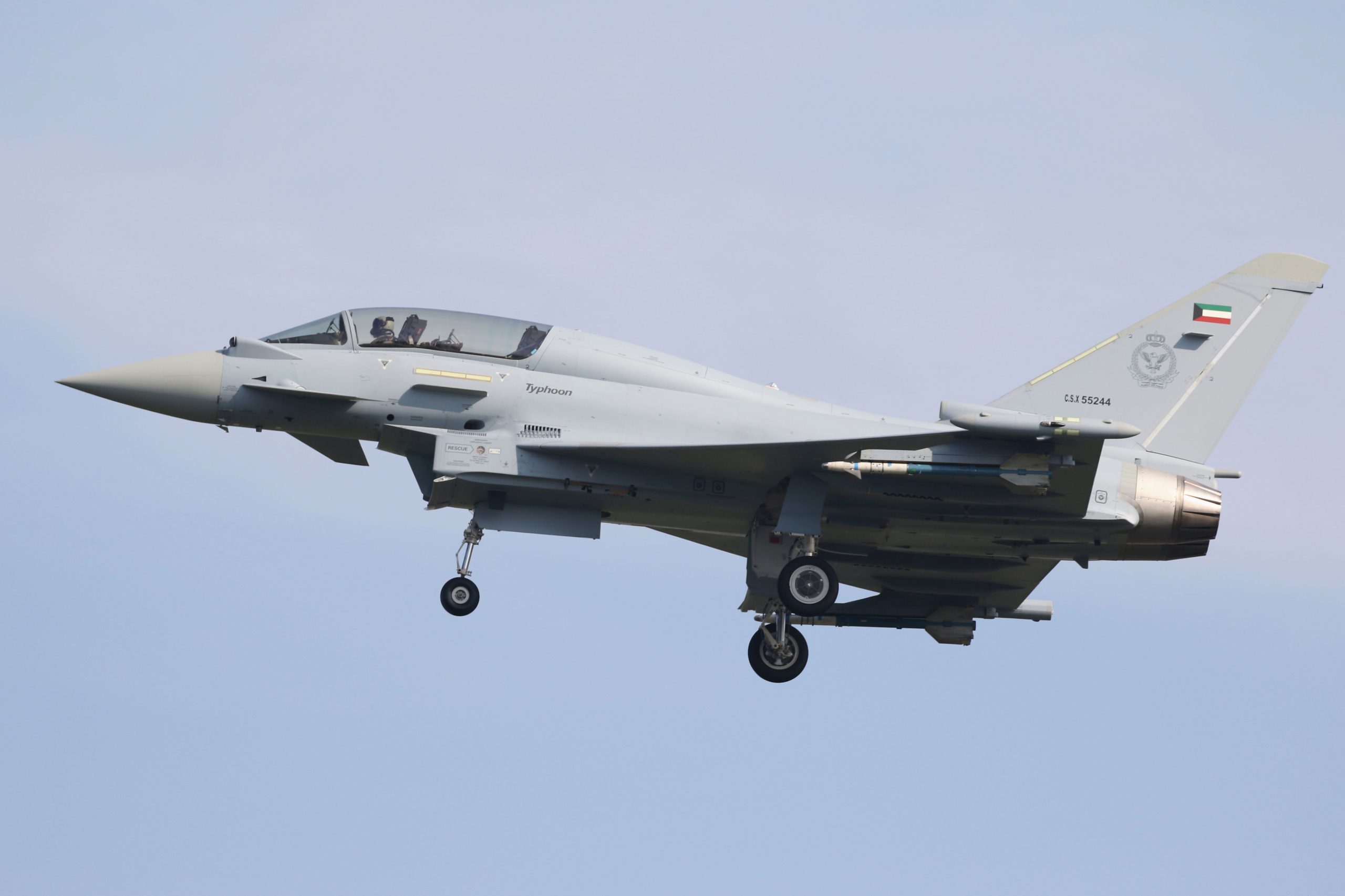 Los dos primeros Eurofighters kuwaitíes toman vuelo