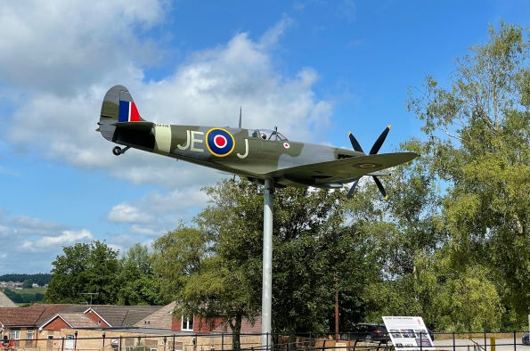 El Club de Rugby de Salisbury celebra el Spitfire