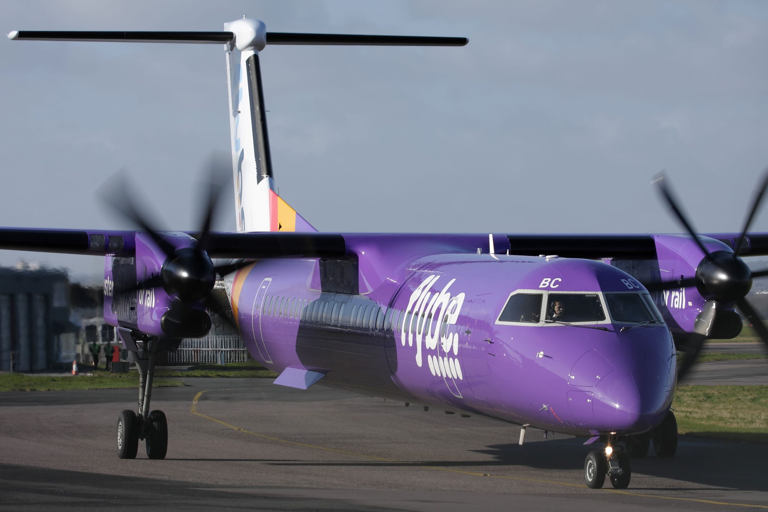 Flybe anuncia la primera base de tripulación y la ubicación de su sede central
