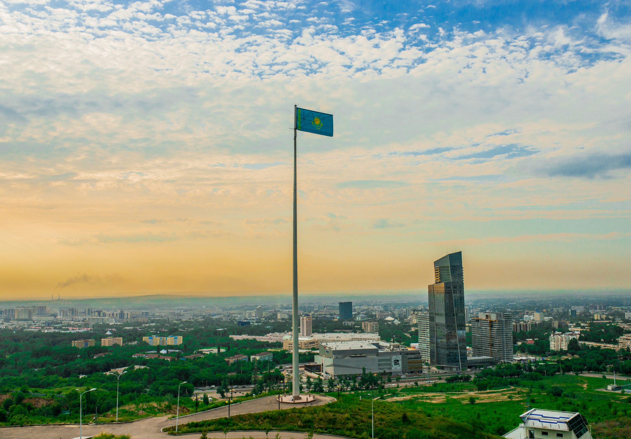 Kazajistán amplía la red de seguridad crítica con FREQUENTIS vitalsphere™