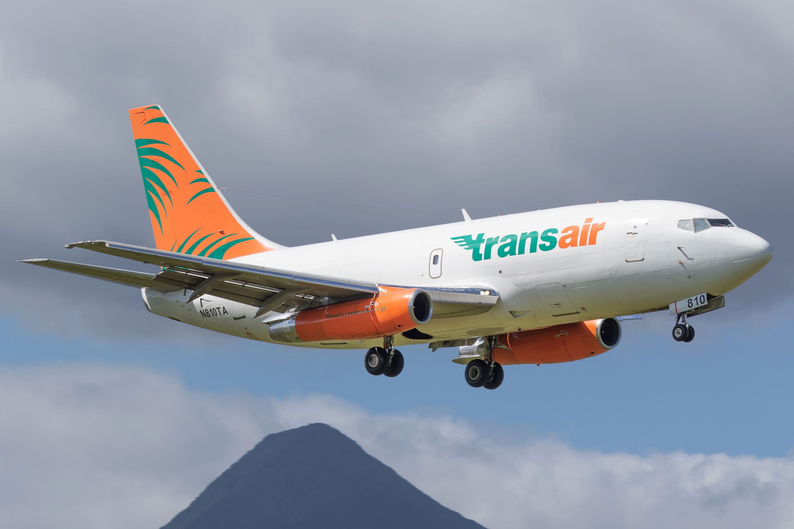 BREAKING: Boeing 737 ditches in ocean off Hawaii