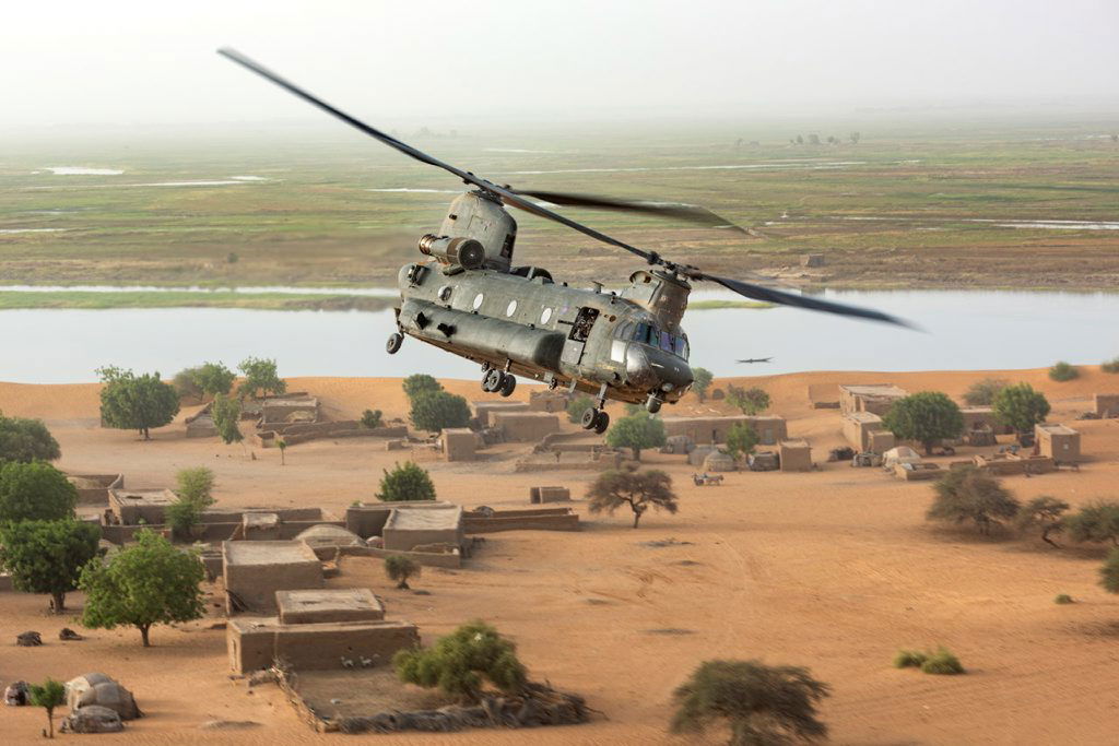 El Reino Unido mantendrá la presencia del Chinook en el Sahel