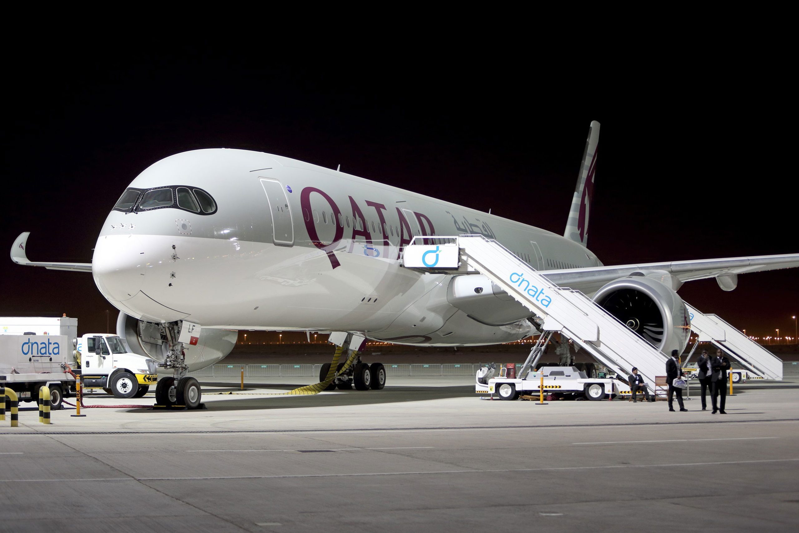 NOTICIA: Qatar Airways deja en tierra a 13 A350 por un "problema importante".