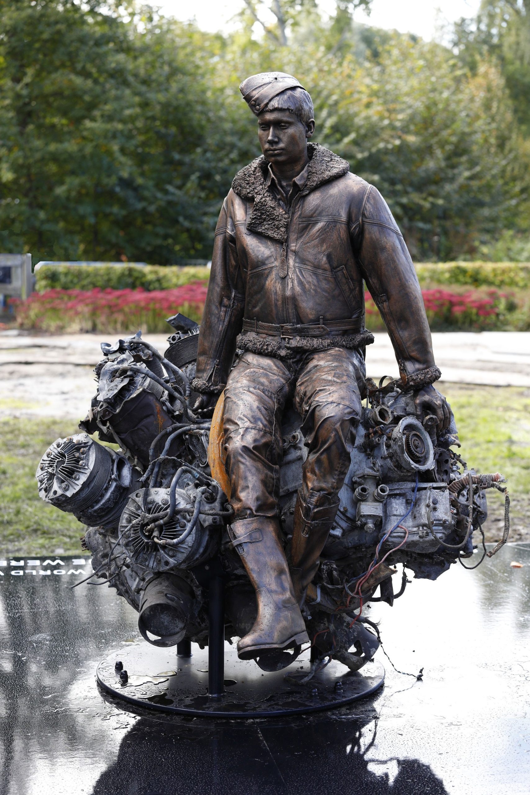Una escultura recuerda a los tripulantes de Stirling