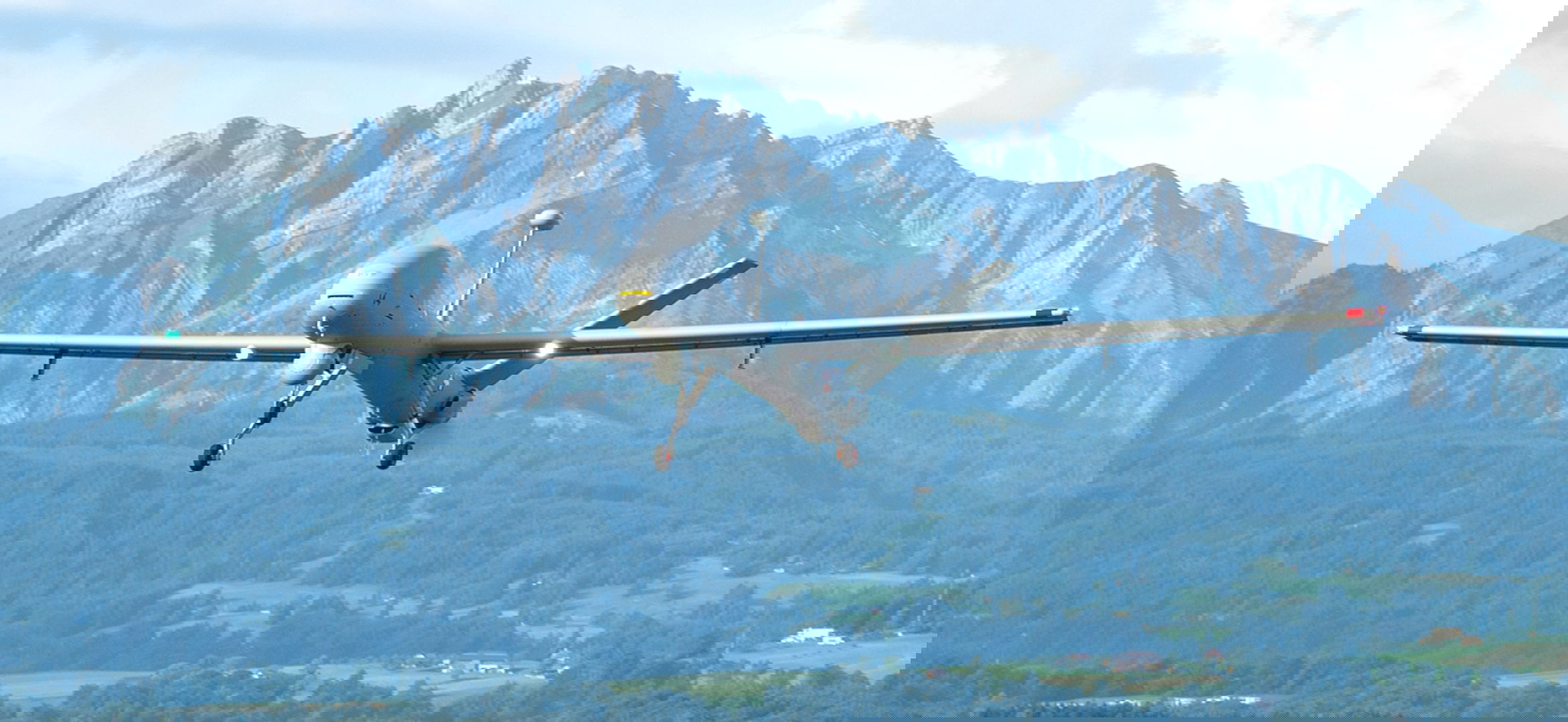 El UAV de reconocimiento ADS 15 de la Fuerza Aérea Suiza completa su primer vuelo local