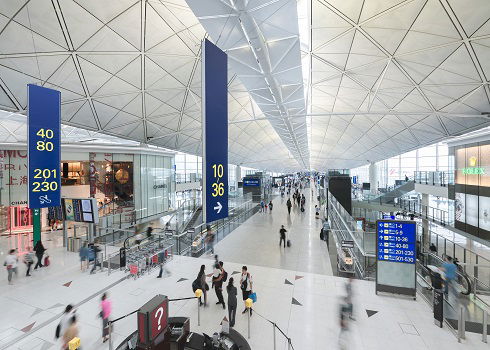 La Autoridad Aeroportuaria de Hong Kong incentiva la vacunación tras el mandato de los empleados