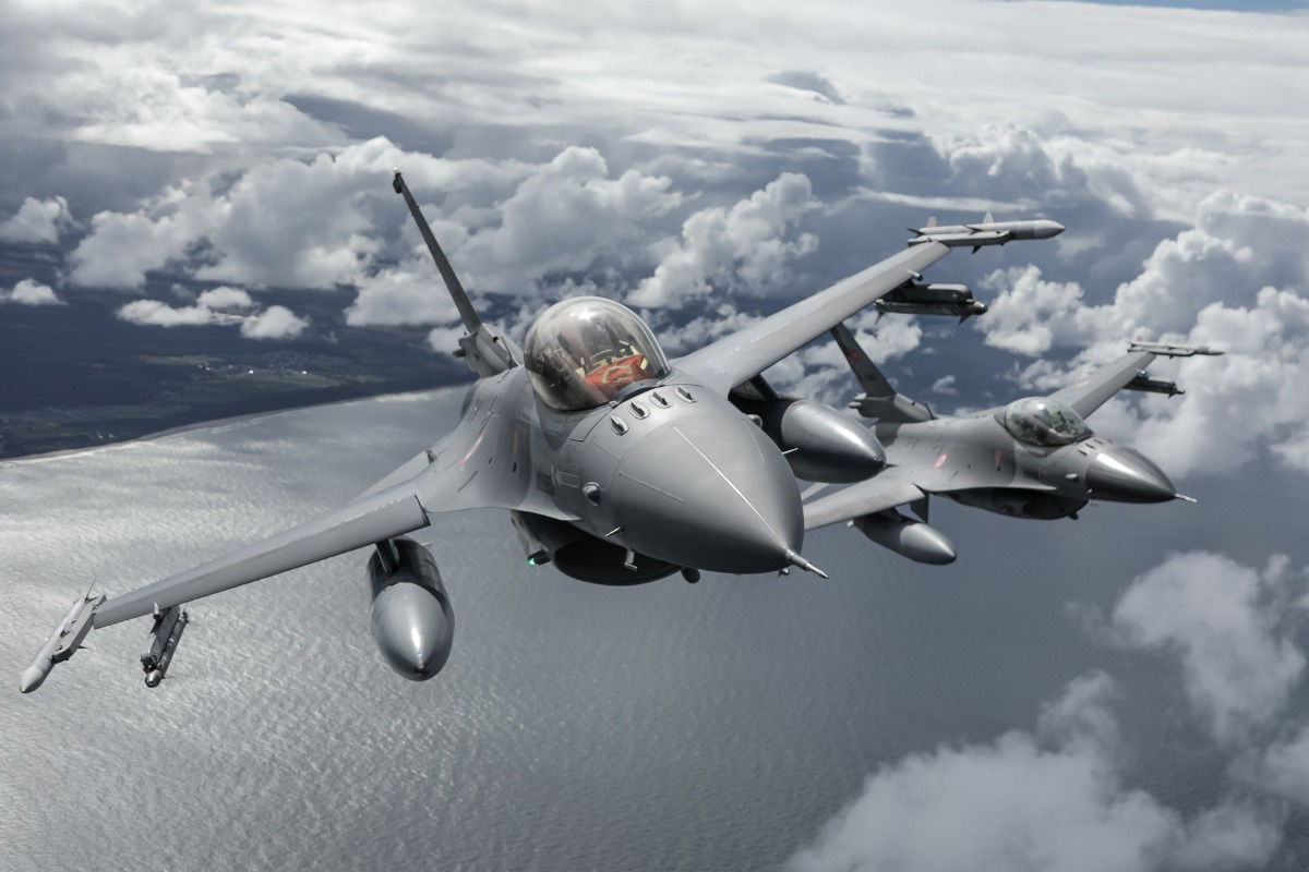 Los F-16 turcos se entrenan con las fuerzas polacas durante el refuerzo de la policía aérea