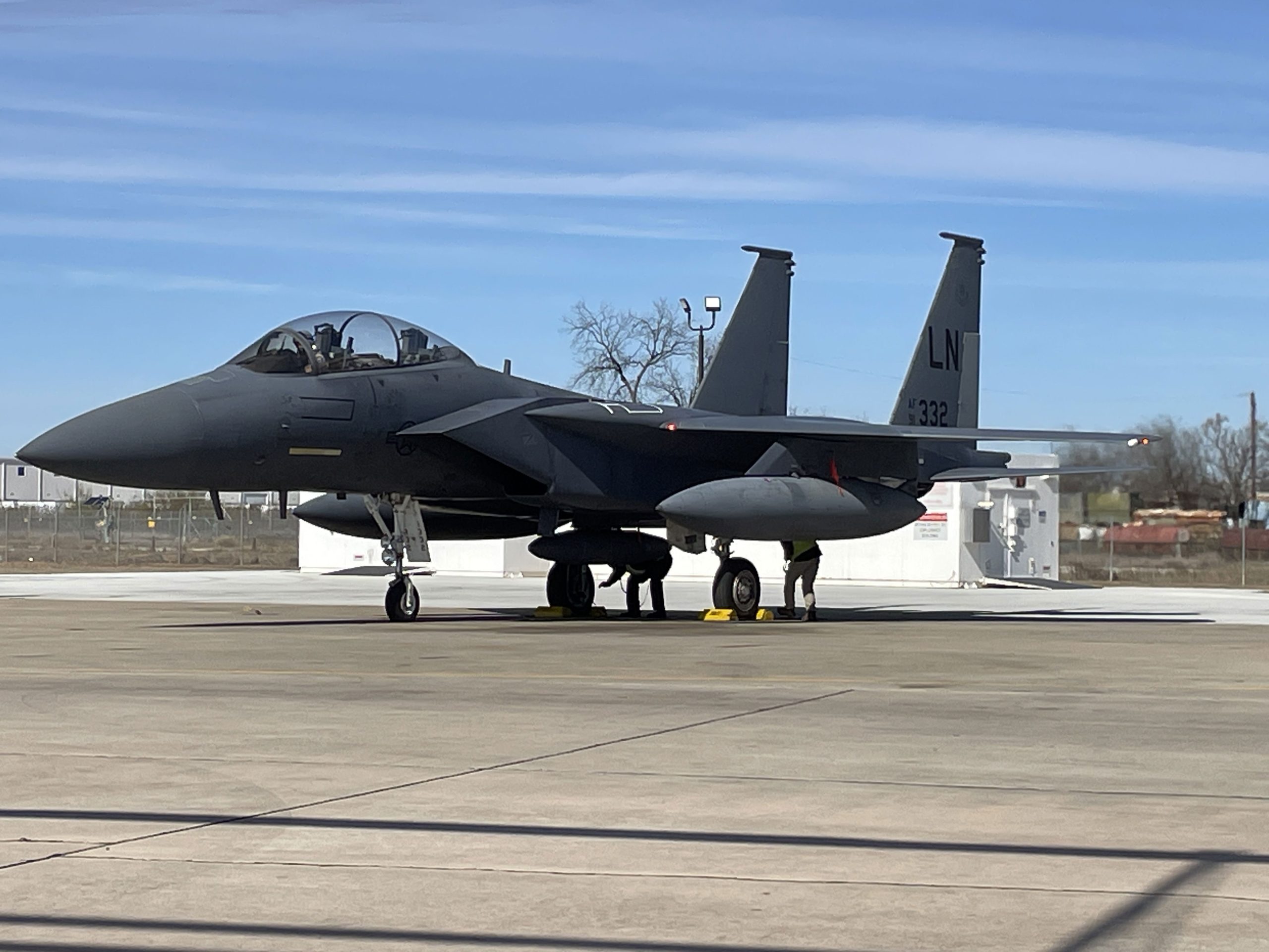 Los primeros F-15E Strike Eagles modificados por el EPAWSS llegan a RAF Lakenheath