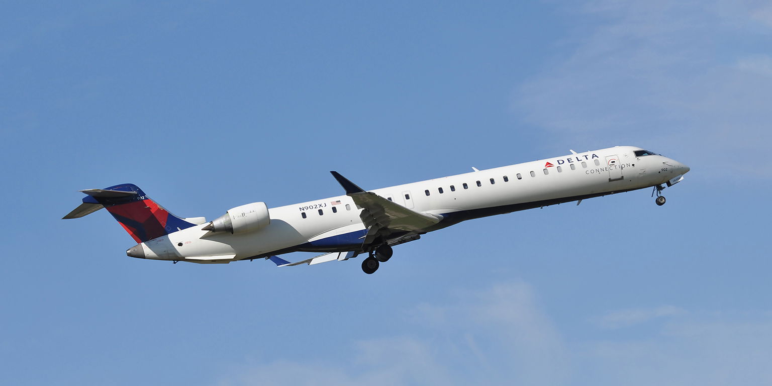 Toronto CRJ900 crash latest